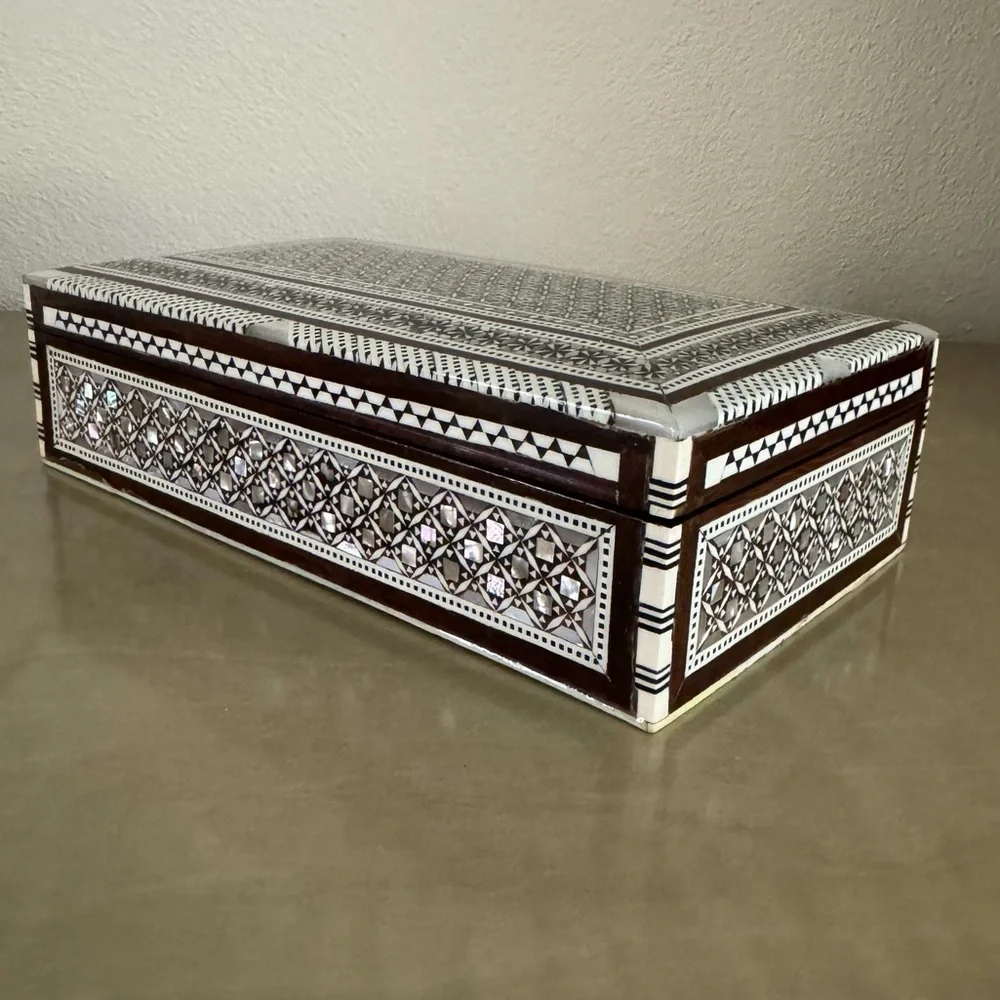 Moorish Handcrafted Middle Eastern Mosaic Inlaid Decorative Hinged Box - Picture 3 of 16